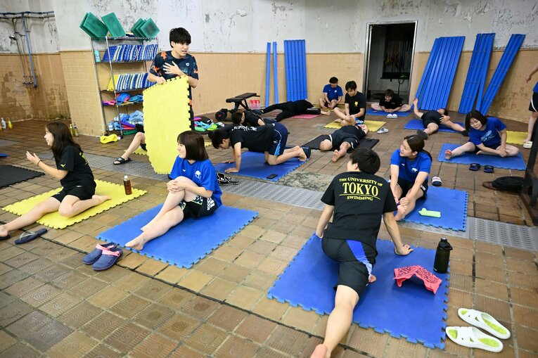 東大水泳部の練習風景　©Keiji Ishikawa