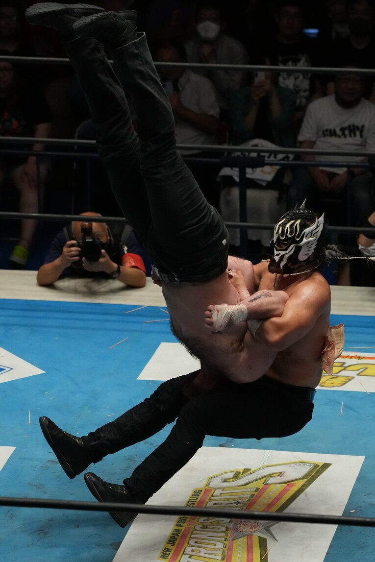 エル・デスペラードの垂直落下式リバースタイガードライバー