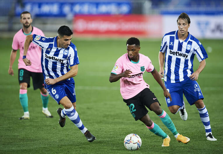 左ひざの負傷で長期離脱を余儀なくされたアンス・ファティ　©︎Getty Images