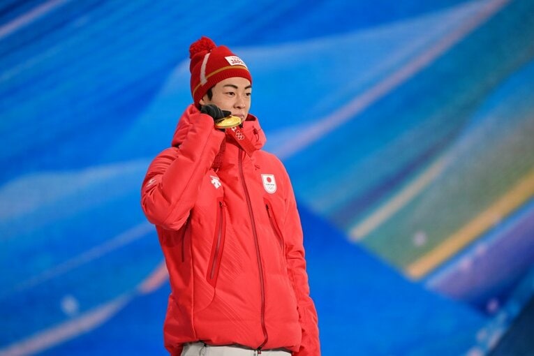 北京五輪メダルセレモニーの小林　©Naoya Sanuki/JMPA