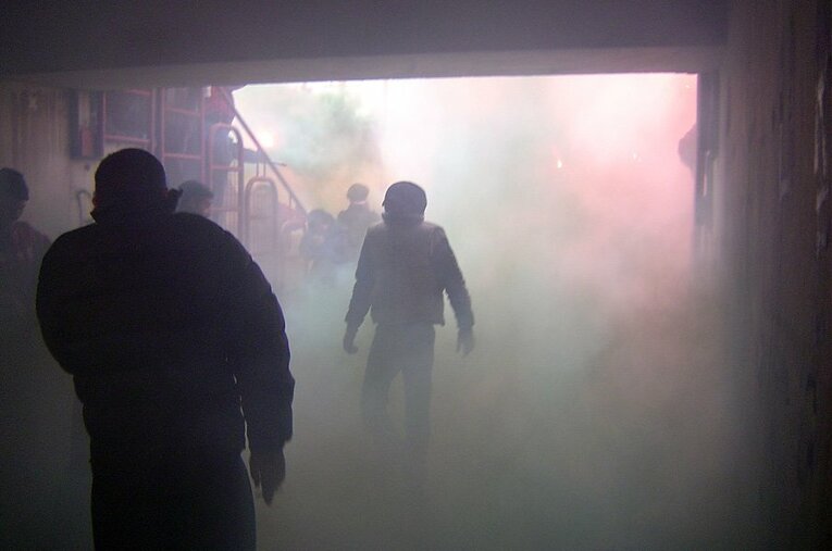 潜入写真！無法ウルトラスの実態。スタジアム内を包む炎に発煙筒……。(21) ／ photograph by Takashi Yuge