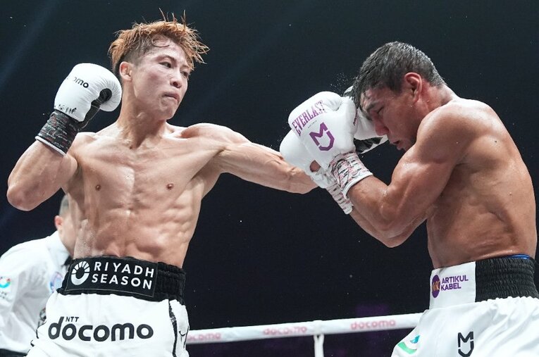 井上尚弥はムロジョン・アフマダリエフをスピードとテクニックで圧倒。リングサイドで撮影した福田直樹氏が語る、「敗者の心が折れた」瞬間とは ／ photograph by Naoki Fukuda