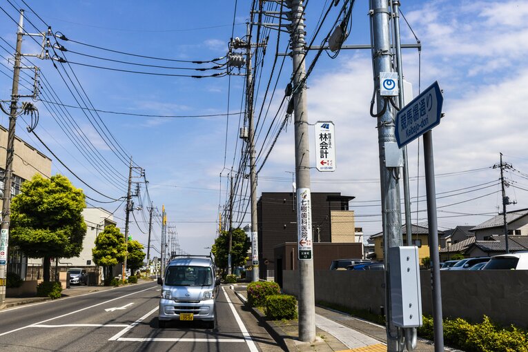 「競馬場通り」を歩く