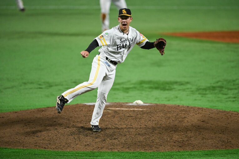 日本シリーズ第3戦、大津亮介をリリーフしてピンチをしのいだ岩井俊介　©︎Nanae Suzuki