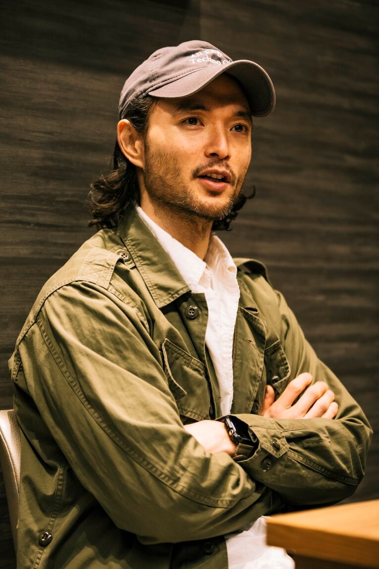 神戸市内でインタビューに応じる辻本賢人　©Kiichi Matsumoto