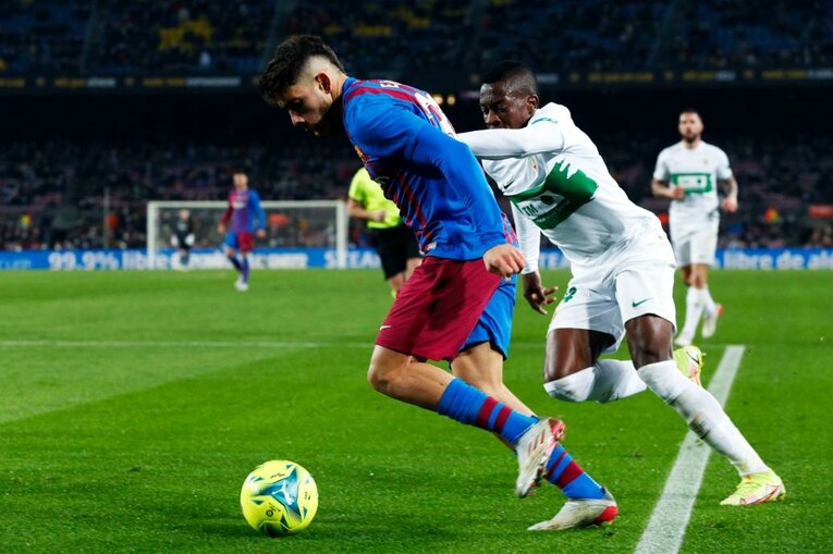 久保建英vsバルサがW杯イヤーのリーガ初戦… 年末の試合で見た「タケの身体の進化」と新星たちの奮起〈撮影者の視点〉(14)