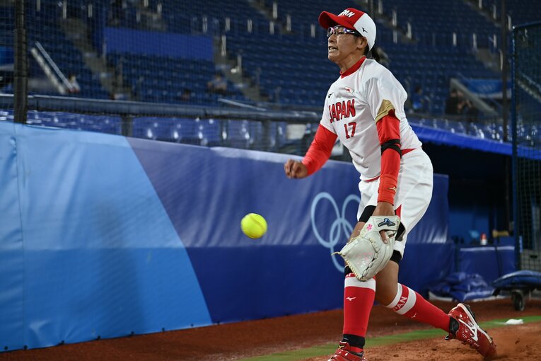 上野由岐子の投球フォーム（2021年の東京五輪で撮影）　©Naoya Sanuki/JMPA