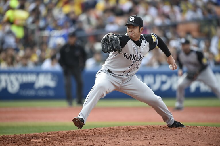 2010年ドラフト1位で阪神に入団した榎田大樹はリリーフの一角として活躍。2018年に西武にトレード移籍し同年に11勝を挙げ復活した　©BUNGEISHUNJU