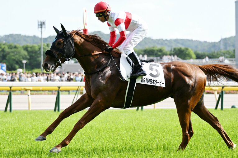返し馬でダノンデサイルの感触を確かめる横山典弘　©Keiji Ishikawa