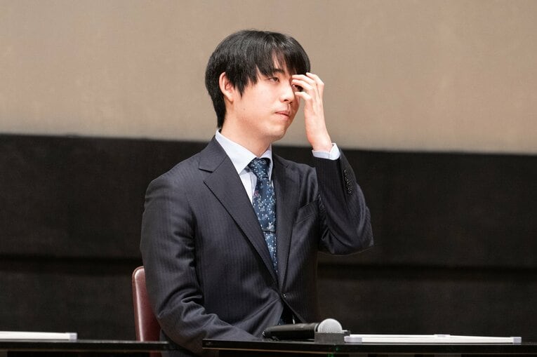 普段の公式戦では見られない……藤井聡太竜王・名人の素朴な笑顔と“素の表情”（全20枚超）　©Nanae Suzuki