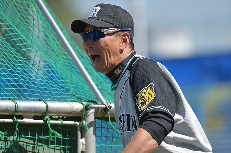 指揮官として初めてのオープン戦に臨んだ金本監督（当時） ／ photograph by Hideki Sugiyama