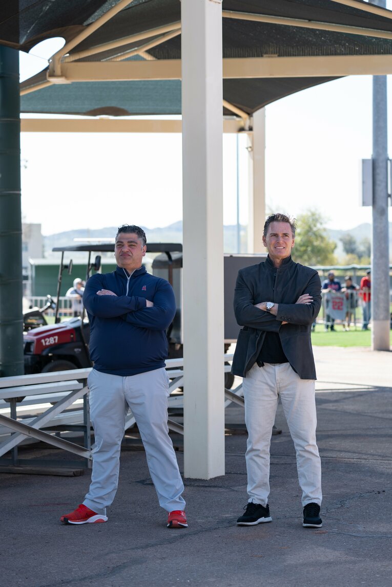 今春撮影…代理人のバレロ氏（左）と、ペリー・ミナシアンGM　©Nanae Suzuki