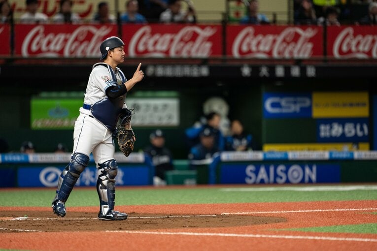 正捕手に近づく古賀悠斗　©Nanae Suzuki