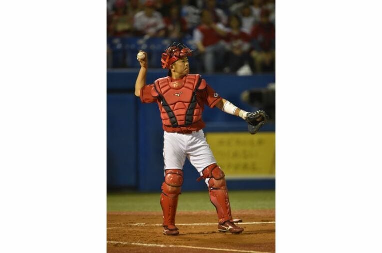 “黒田・新井と若手のつなぎ役”　なぜ41歳石原慶幸はカープの19年間「誰かの支え」であり続けたのか(6) ／ photograph by Hideki Sugiyama