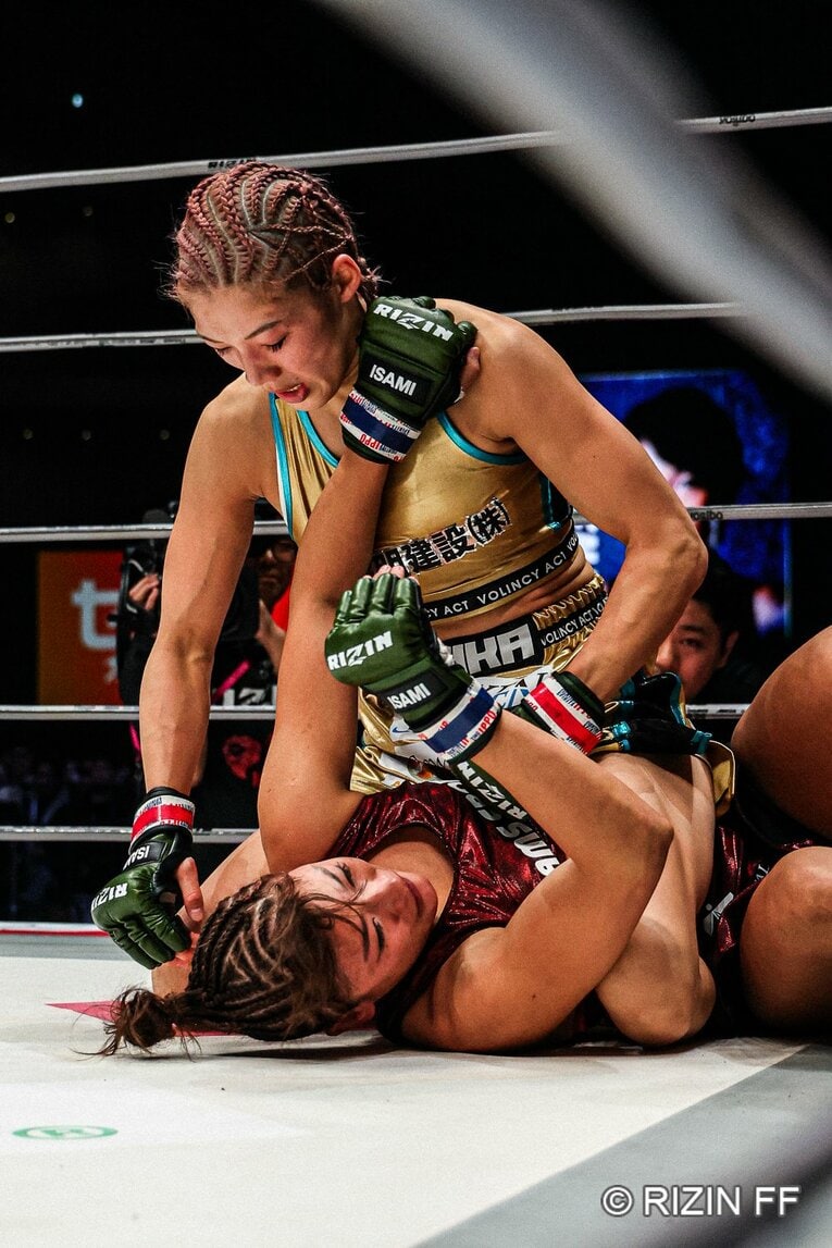 伊澤の反撃　©RIZIN FF