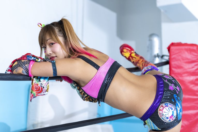 芸能界からプロレスへ 「圧倒的にみんなを幸せに」“傾奇者”ウナギ・サヤカが目指すのは「スターダムのアイコン」《特別グラビア＋インタビュー》(10)