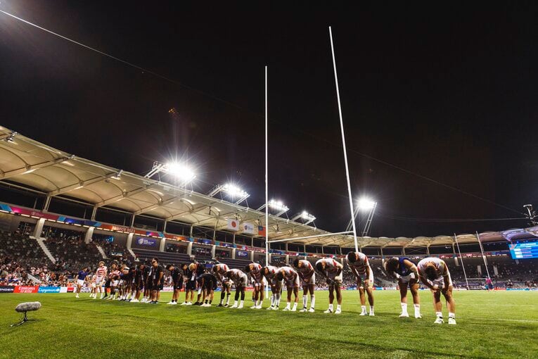 海外ファンから「品格がある」と称賛された日本代表のおじぎ【1枚目／全2枚】　©Kiichi Matsumoto