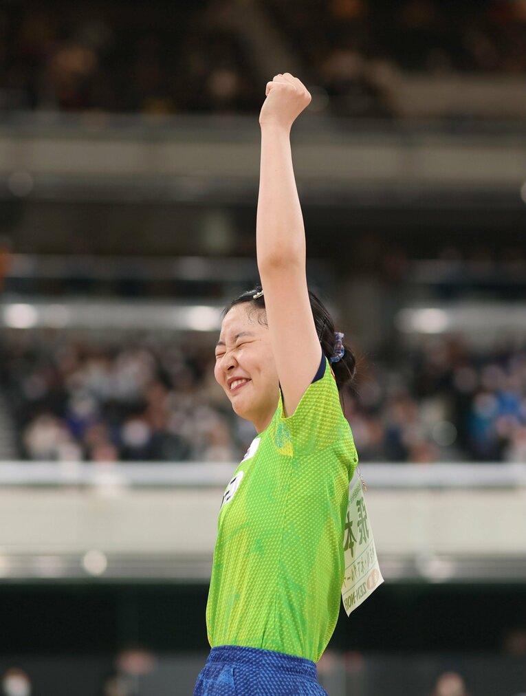 全日本選手権ジュニアの部で優勝し、ガッツポーズを作った張本美和　©JIJI PRESS
