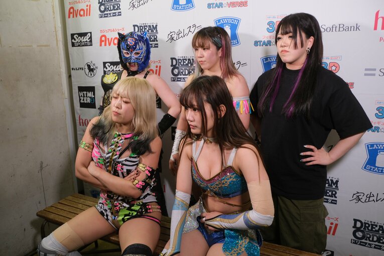 初めてチームを組んだ6月29日の後楽園大会。バックステージで手応えを語った　©Norihiro Hashimoto