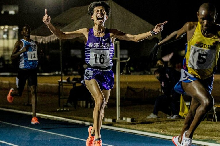 12月の日体大長距離競技会、男子10000mでは日本歴代2位の好タイムでフィニッシュした駒澤大学のエース田澤廉 ／ photograph by AFLO