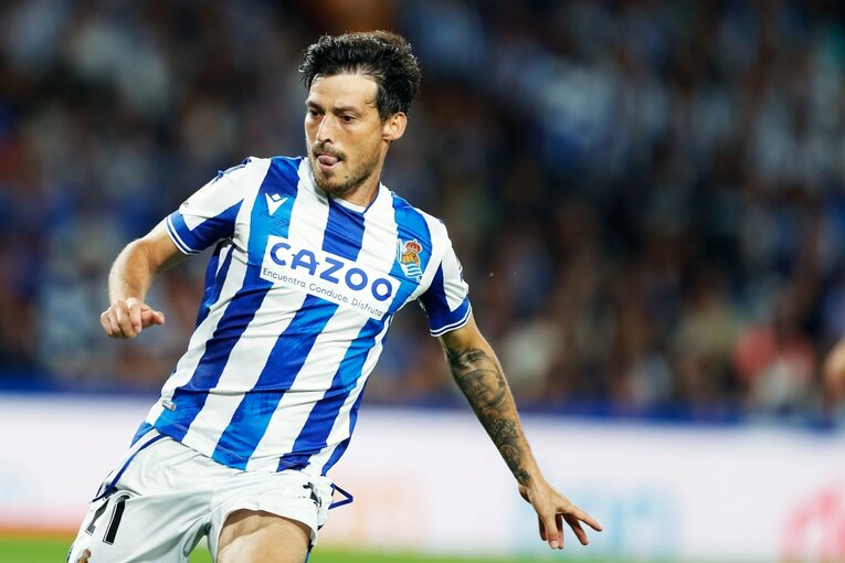 久保建英は「2ケタ得点」狙えるのでは…名手シルバと“精度の差”はあれど、カメラマンが感じたワケ〈バルサ戦好守で同点弾の起点〉(14)