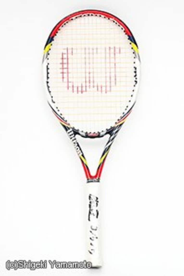 STeam PRO（スティーム・プロ）
・使用時の年齢 21～22歳（2011～2012年）
・使用時の主な戦績 2011年11月のスイスインドア準決勝で世界ランク1位のジョコビッチを破り、最終的に準V。2012年、初のグランドスラム大会シードを得て臨んだ全豪オープンではベスト8に進出。2012年10月のジャパンオープンで初優勝、自身2つ目のATPツアータイトル。このシーズンは世界ランクを最高15位までアップさせた。
・素材 バサルト・ファイバー＋カロファイト・ブラック＋グラファイト
・全長 27.25インチ　重量 309g平均（一般市販モデルの場合）
・フェイス面積 95平方インチ
・販売当時の定価34000円  