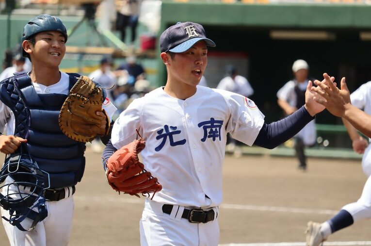 福島県大会で「87連勝」していた聖光学院を破った光南高校のピッチャー・星勇志（166cm・67kg） ／ photograph by Genki Taguchi