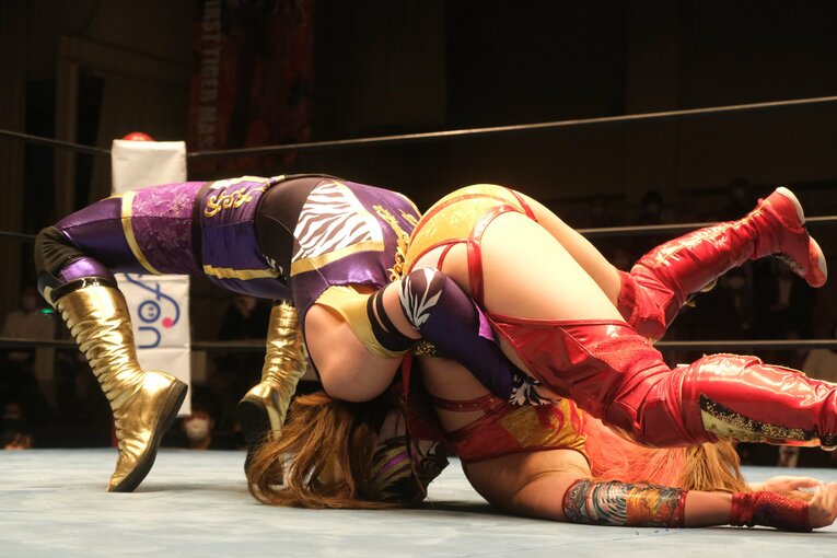 試合後“初肉声”は「悔しい」 タイガー・クイーンが6連勝も“必殺技なし”の大苦戦…好敵手たちとの“再戦”が今後のカギに？(23)