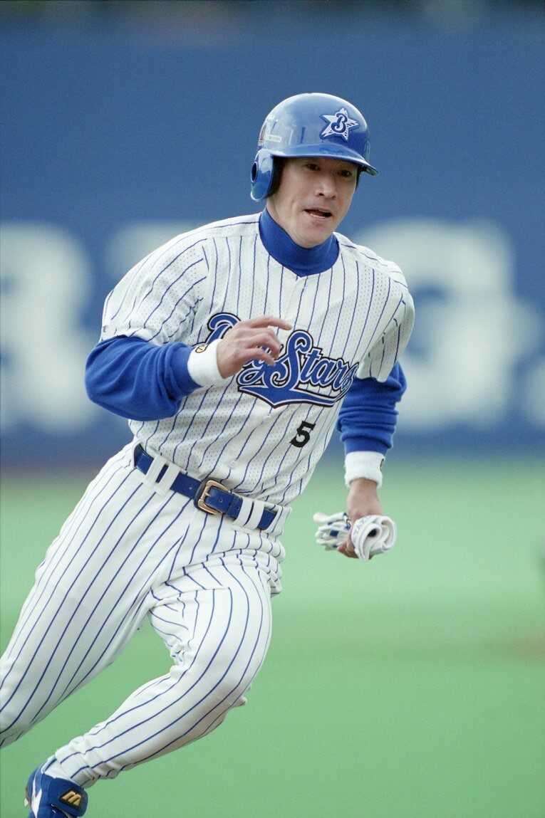 ベイスターズ時代の石井。もともとは投手入団だった　©Sports Graphic Number