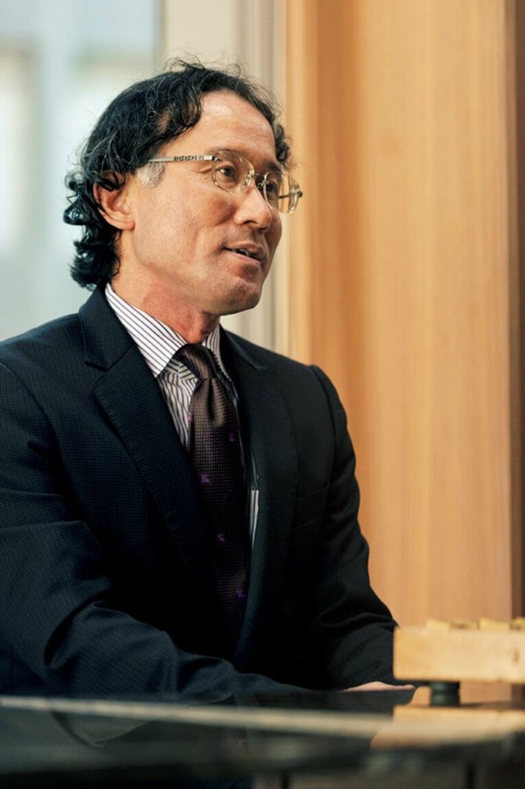 深浦康市／1972年2月14日、長崎県生まれ。故・花村元司九段門下。'91年四段。'08年九段。タイトル戦登場8回。獲得は王位3期。棋戦優勝10回。かつて「羽生キラー」と呼ばれ、藤井八冠にも3勝1敗と勝ち越し中　©︎Wataru Sato