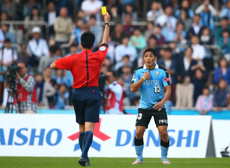 J1通算最多の191ゴールとJ1最多のイエローカード104枚の記録を持つ大久保　©J.LEAGUE