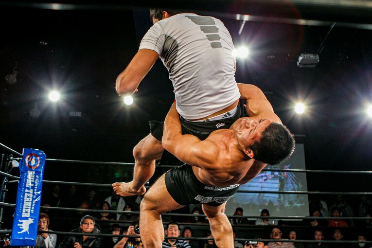 関根のジャーマンスープレックス　©Susumu Nagao