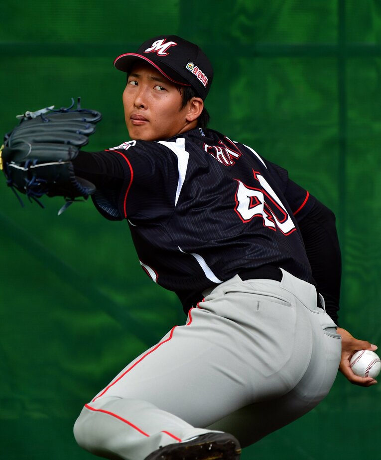 ロッテ所属時代の島　©Sankei Shimbun