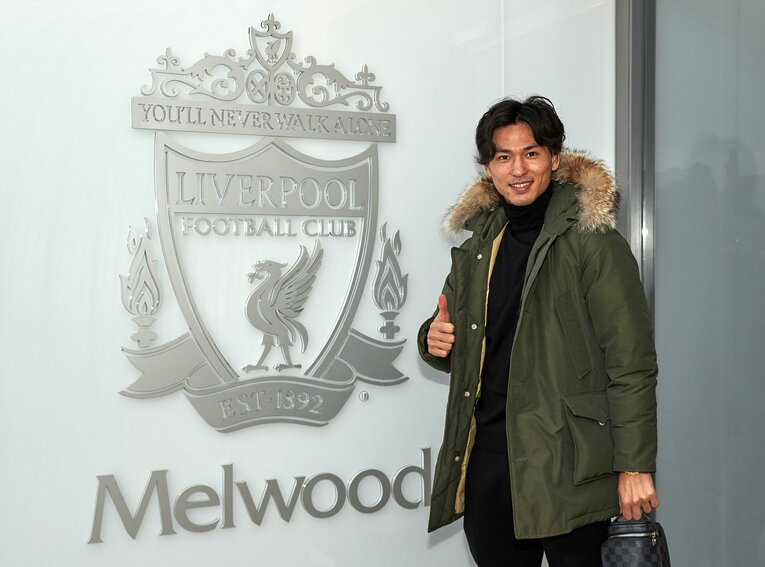 2019年12月、リバプール加入時の南野。レアな私服姿　©Getty Images