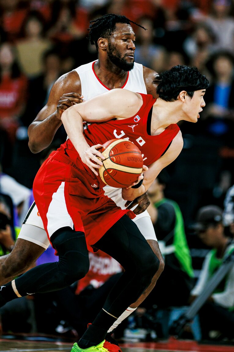 唯一のNBA選手でチームの大黒柱であるサンズの渡辺雄太は親善試合で足首を故障。本番には間に合うと言うが…　©Kiichi Matsumoto