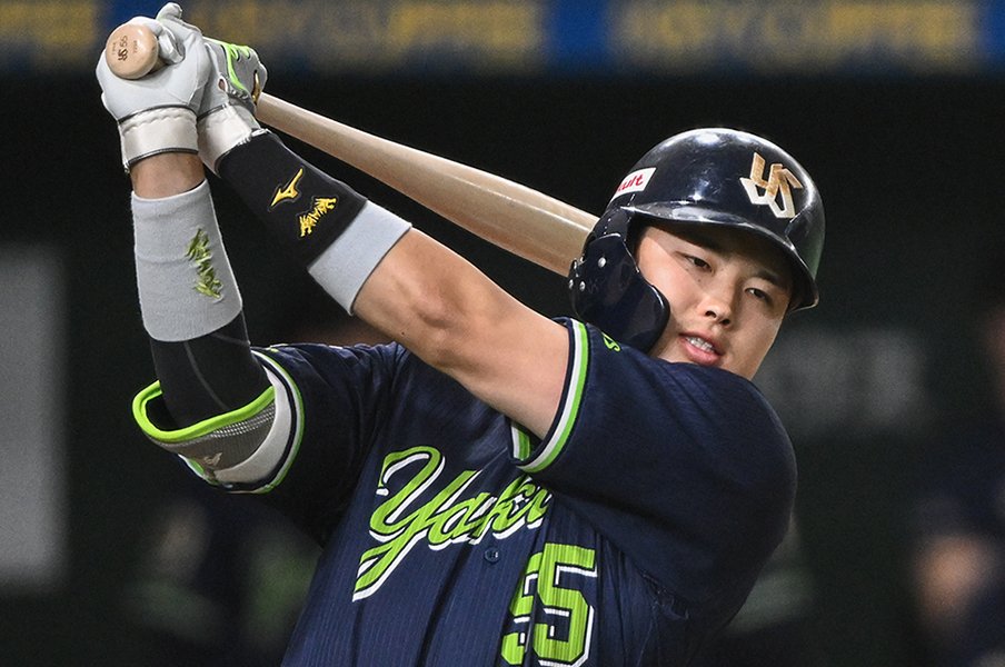 ヤクルト村上宗隆の7年前…なぜ“地元の高校”を選んだ? 父「県外は寂しいけん、手元に…」、弟・慶太「母ちゃんのご飯がうみゃーです!」<Number Web> photograph by Nanae Suzuki