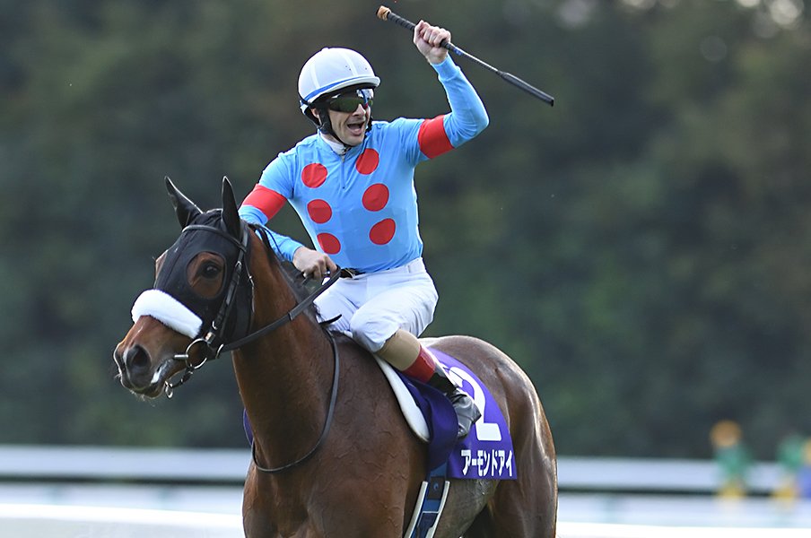 アーモンドアイかリスグラシューか。有馬史上初の牝馬ワンツーに期待。<Number Web> photograph by Keiji Ishikawa