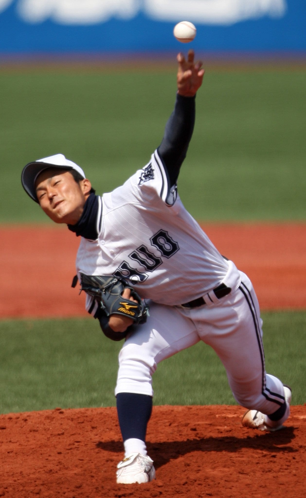 中央大時代の島袋洋奨の投球フォーム　©JIJI PRESS