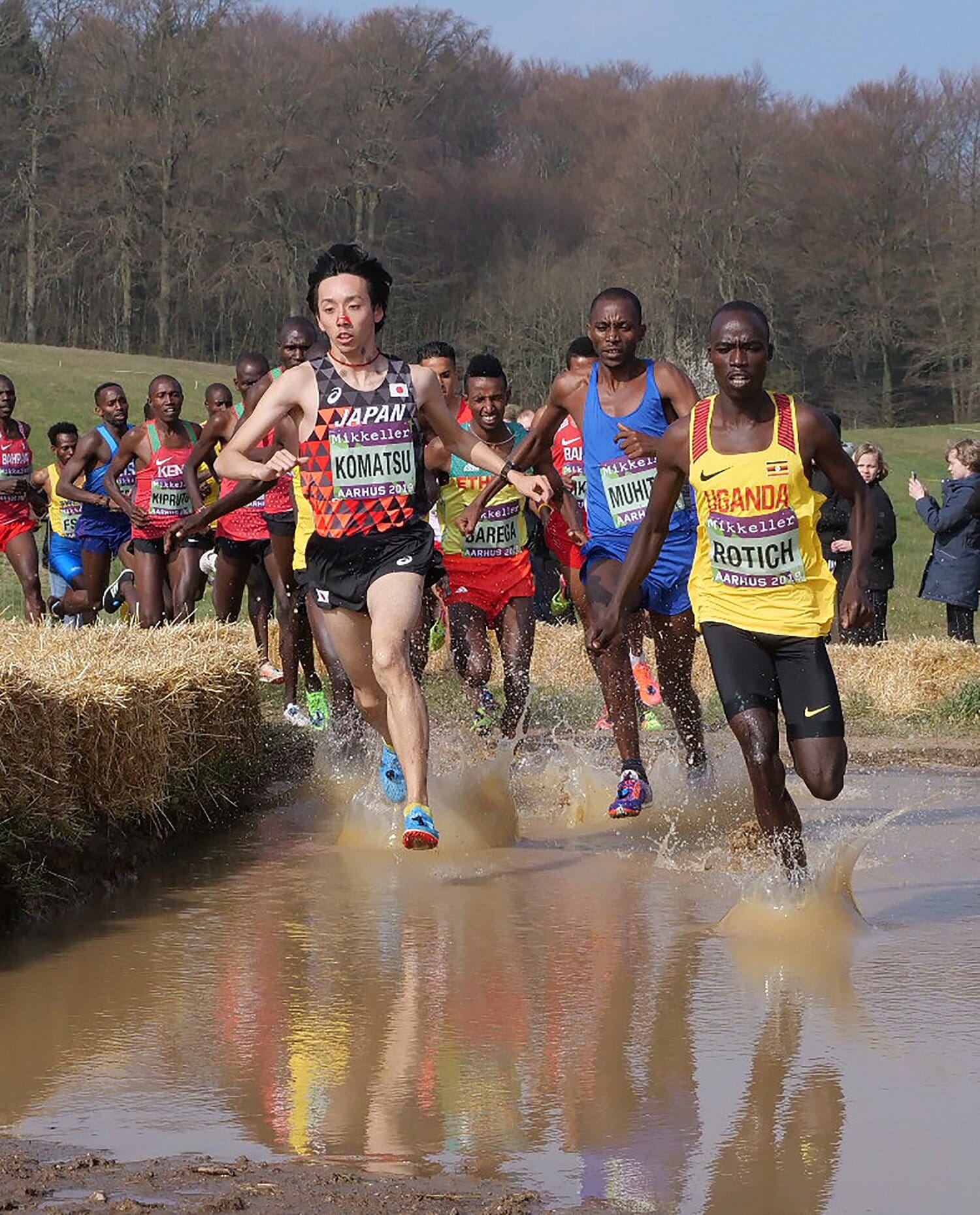 世界クロカンで日本代表として走る小松　©ZUMA Press/AFLO