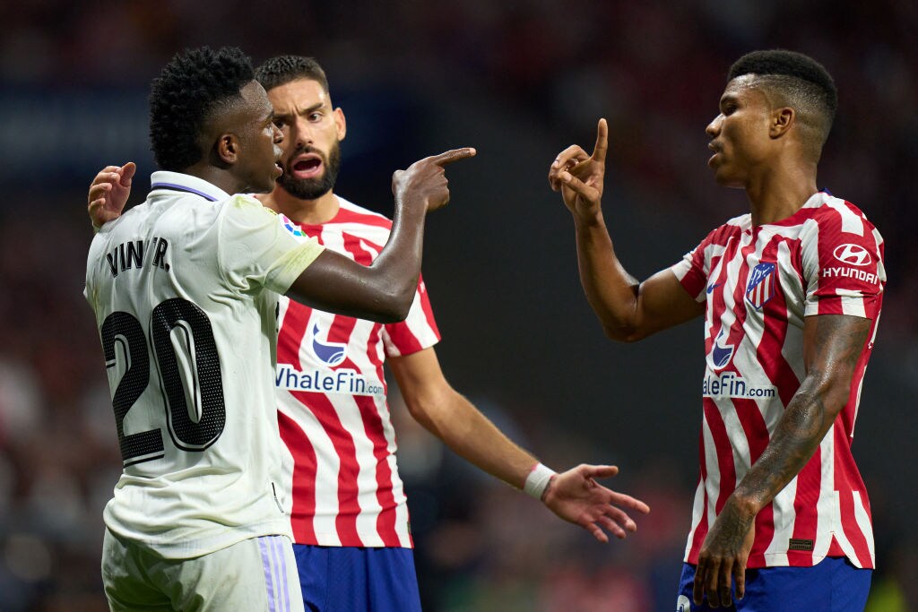 アトレティコ戦でエキサイトするビニシウス　©Getty Images