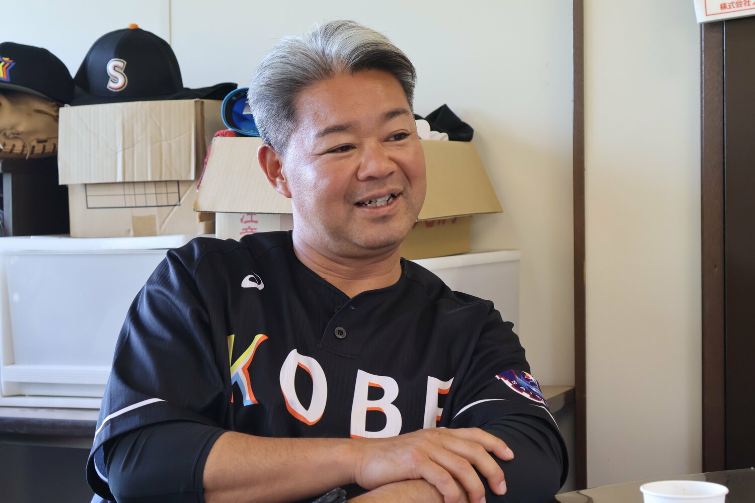 昨年から兵庫・彩星工科高で野球部の指揮を執る平田監督 ©Fumi Sawai