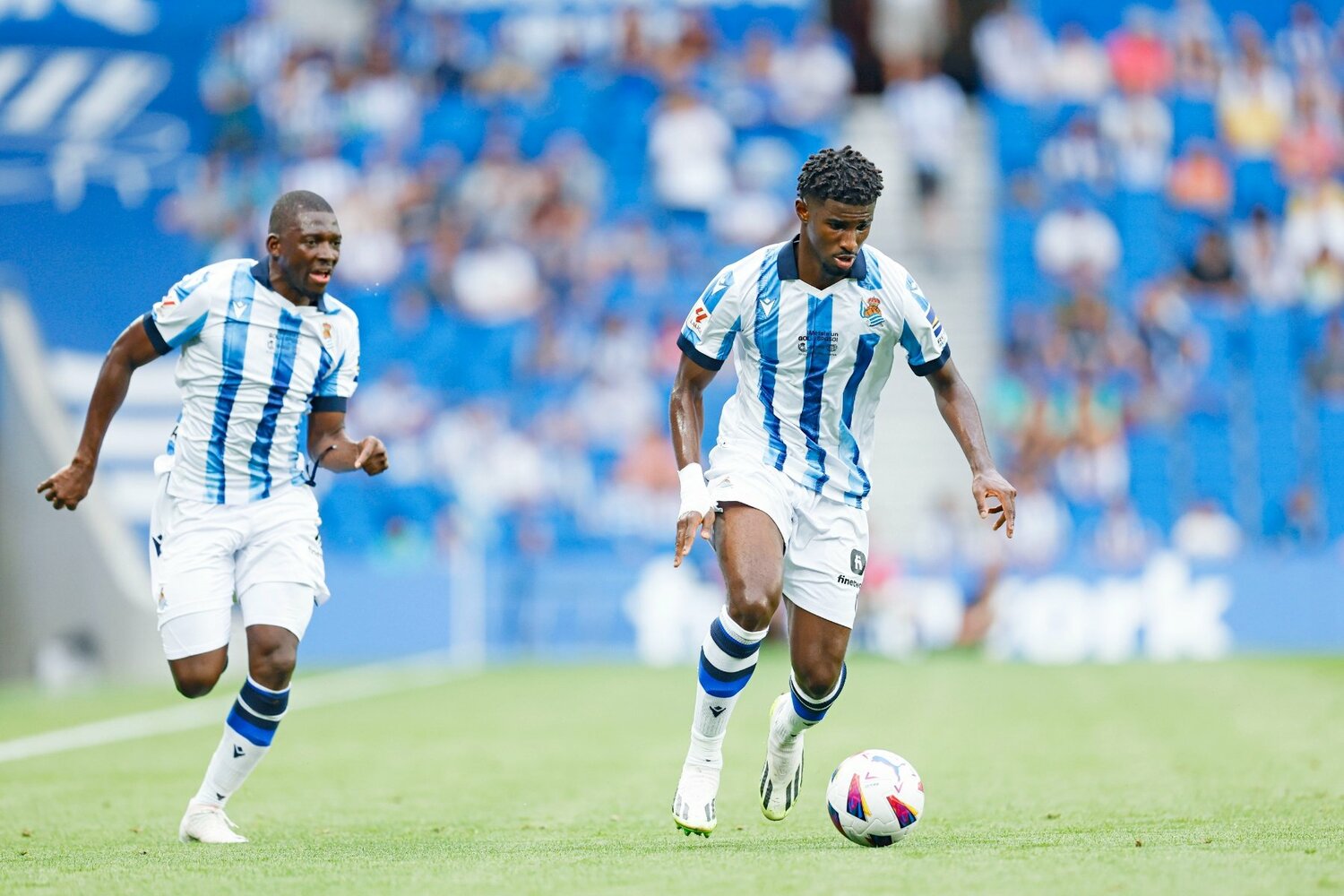 アリ・チョ（右）と新加入のアマリ・トラオレ