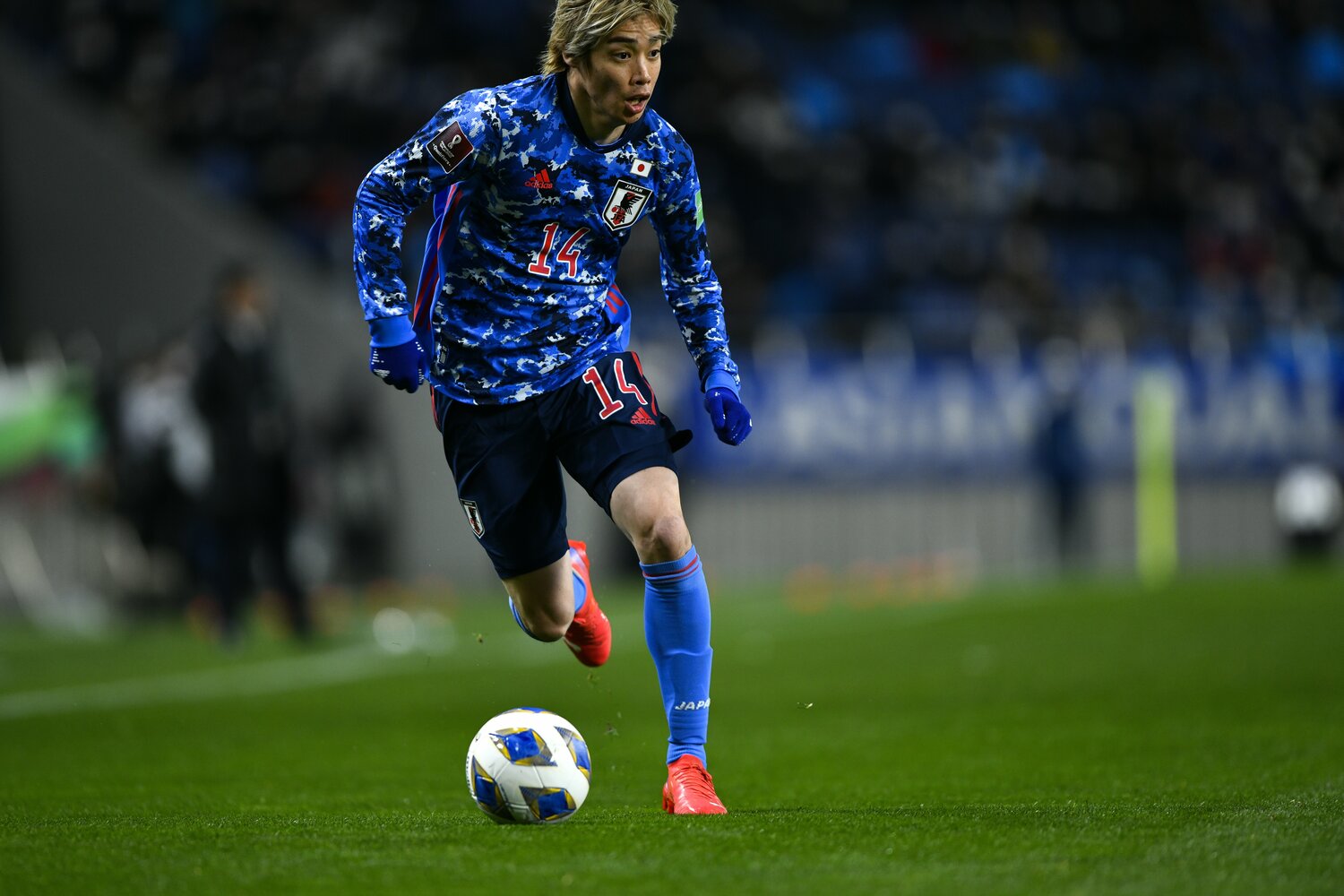 最終予選で猛アピールに成功した伊東。右ウイングで特徴のスピードを生かす　©Takuya Sugiyama/JMPA