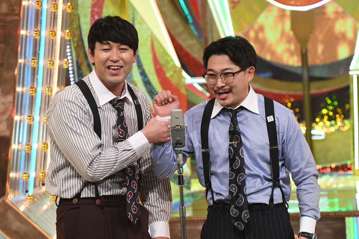 1本目は6番手で「友達が欲しい」のネタをかけ、665点を記録。暫定1位で初の最終決戦進出を果たしたが…　©M-1グランプリ事務局