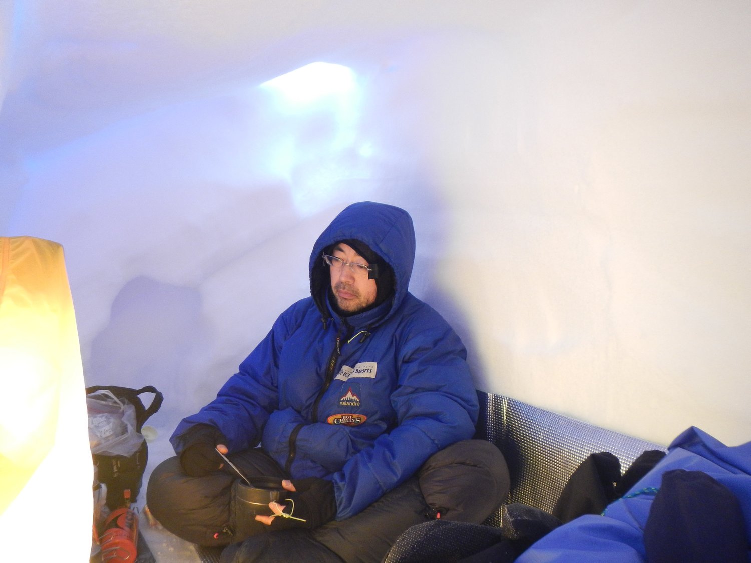 キャンプ2の雪洞内の様子 ©Masatoshi Kuriaki