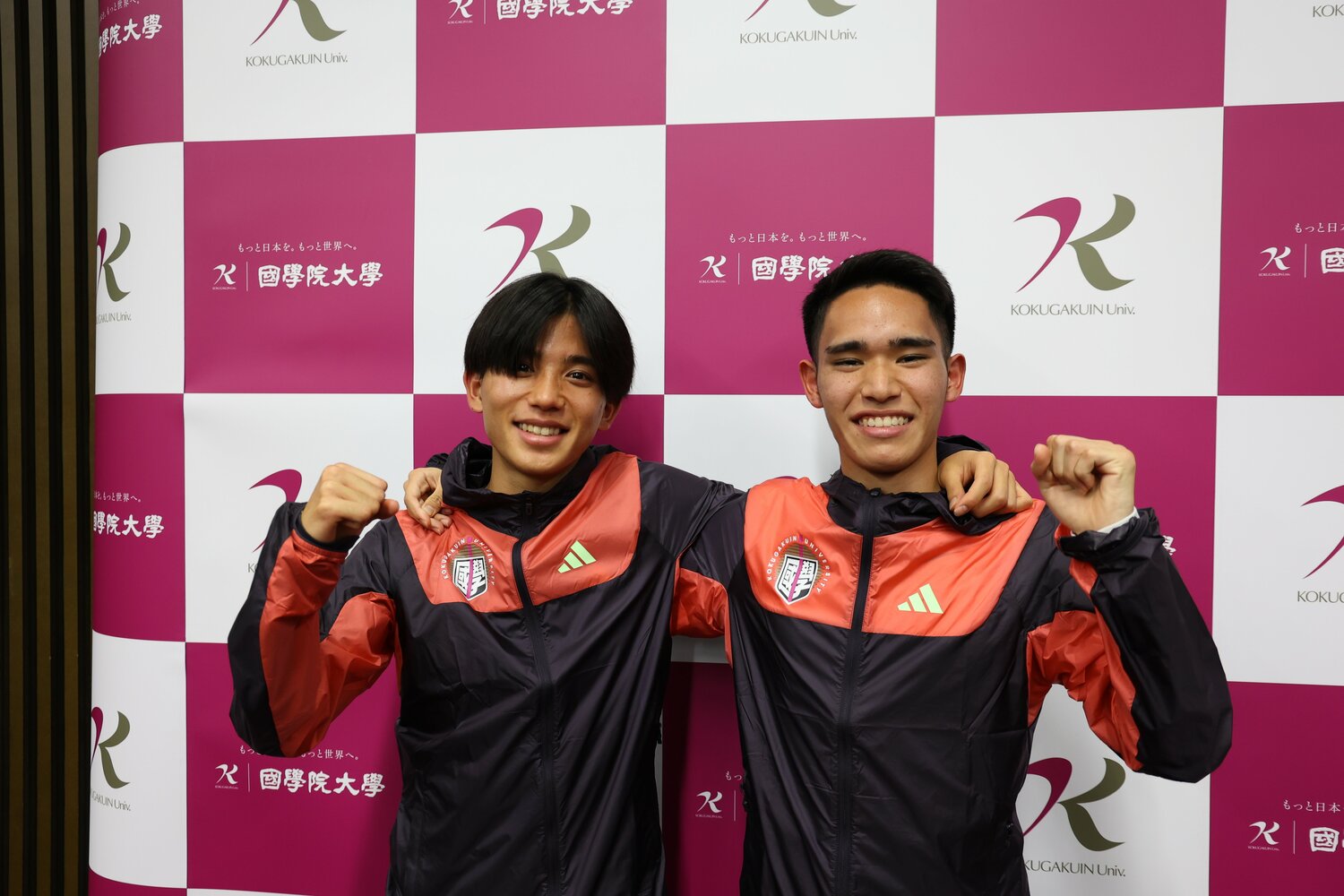 上原琉翔（左）と嘉数純平の沖縄県出身コンビ。これまで沖縄は環境的に長距離競技が弱いとされてきたが…　©︎Misa Fujii