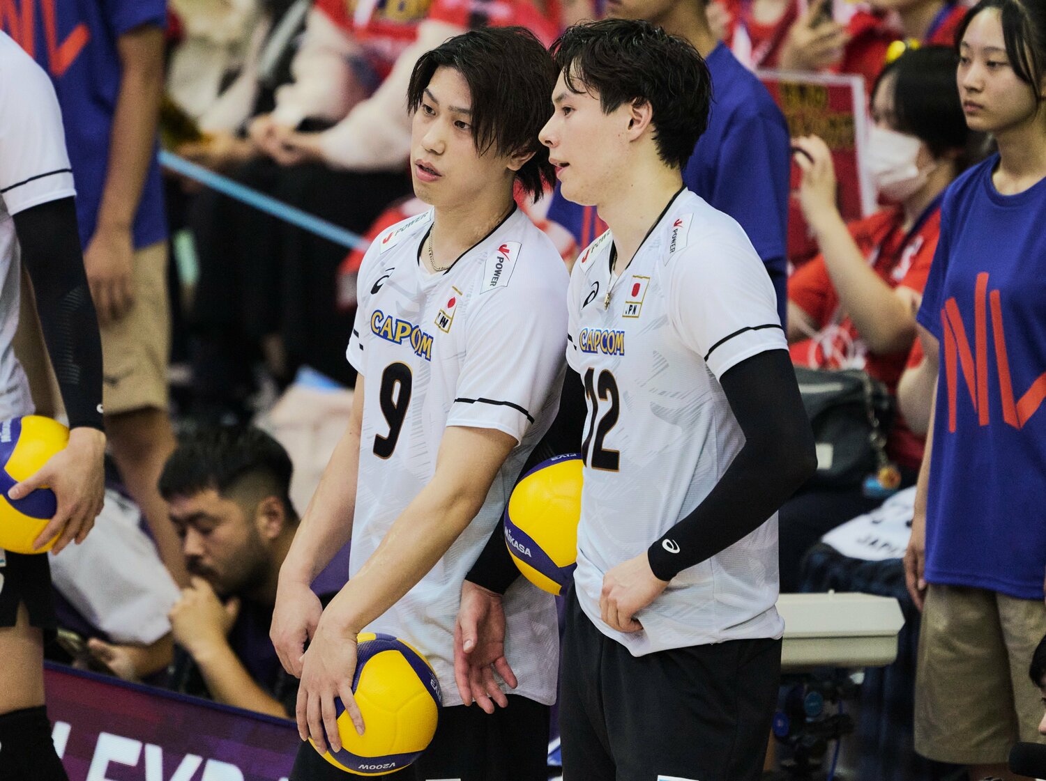 セッター大宅真樹（左）への信頼を口にした高橋藍。サントリーサンバーズ大阪をSVリーグ初代王者に導いた　©︎Yuki Suenaga