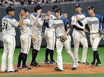 プロ野球を取り巻く報道のカタチ…広報が感じた記事の「ファストフード化」＜Number Web＞ photograph by Kyodo News