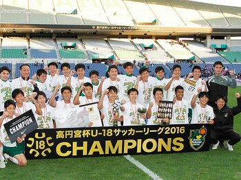 青森山田が、ユース年代の日本一に！高校サッカー部がJユースに勝った背景。＜Number Web＞ photograph by Jiro Natsume