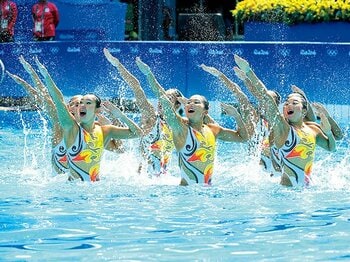 ＜蘇ったマーメイド＞シンクロナイズドスイミング日本代表「全部、泳いでこい」＜Number Web＞ photograph by Asami Enomoto/JMPA
